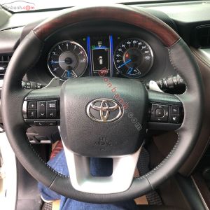 Xe Toyota Fortuner 2.7V 4x2 AT 2017